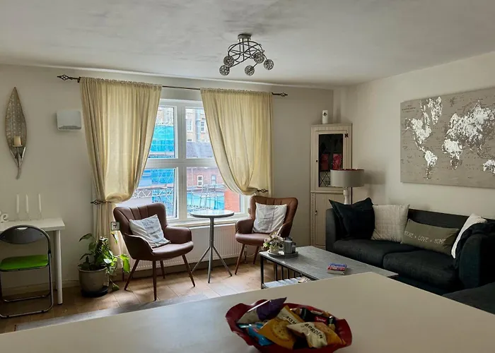 Super Central Beautiful Three Bedroom