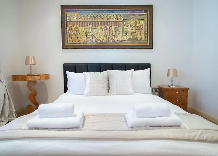 Super Central Beautiful Three Bedroom
