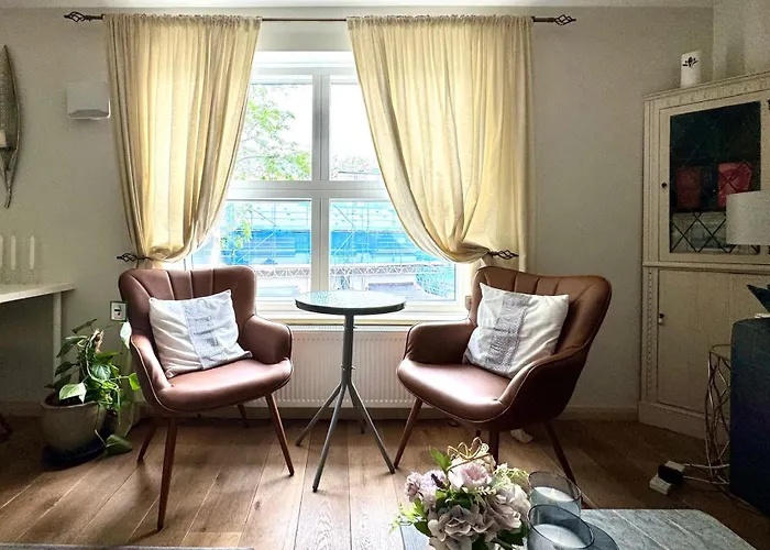 Super Central Beautiful Three Bedroom